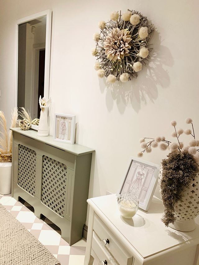 Vie - Reflection Multicoloured Hallway